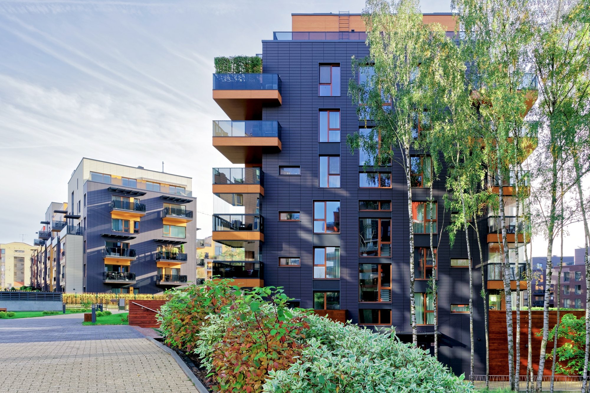 modern-glass-apartment-buildings-birch-trees-outdoor-facilities modern-glass-apartment-buildings-birch-trees-outdoor-facilities